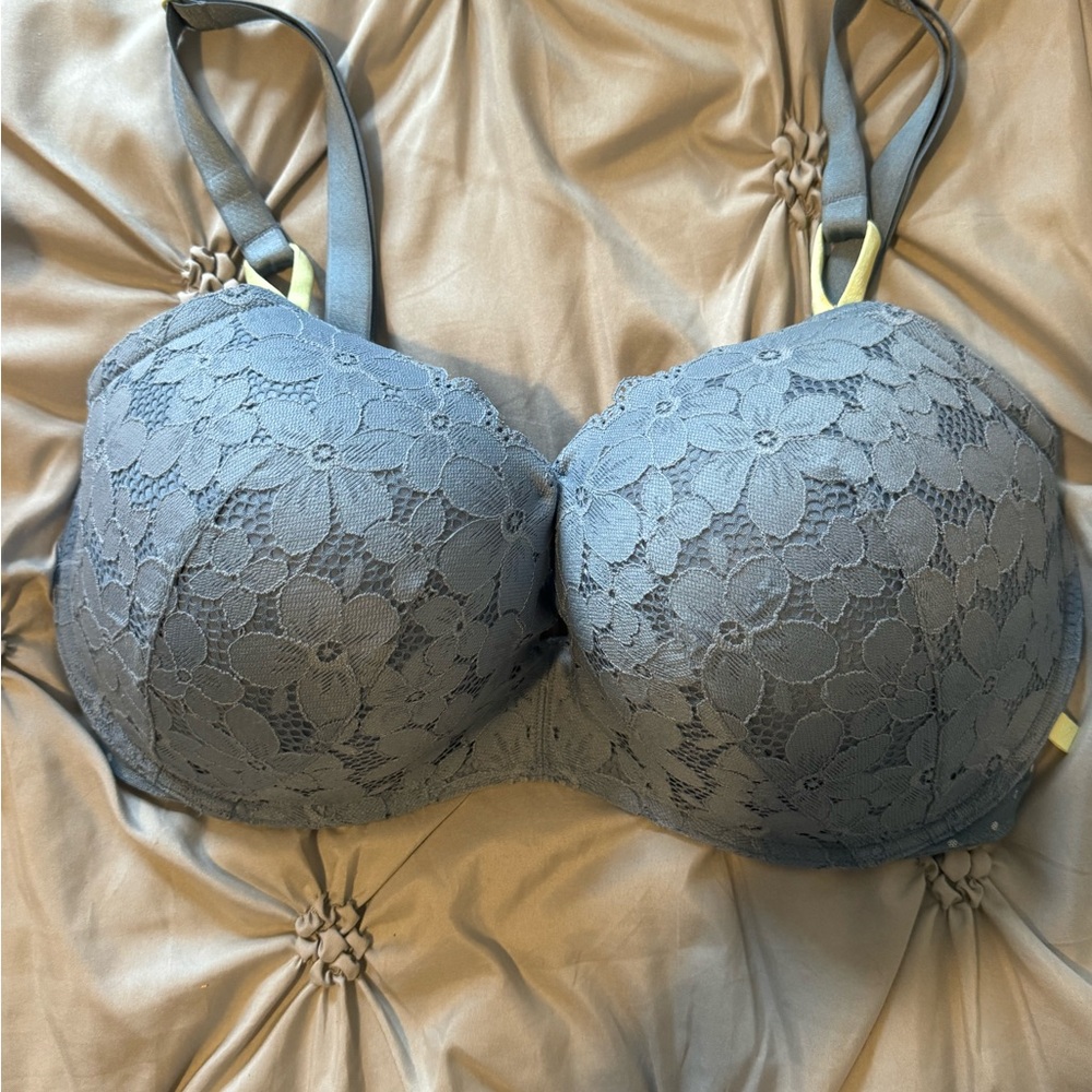 New VS bra. NWOT